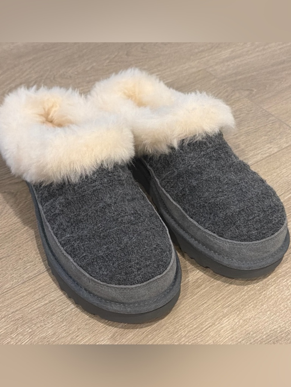 UGG Cluggette Genuine Shearling Lined Indoor/Outdoor Slipper color grey size 8